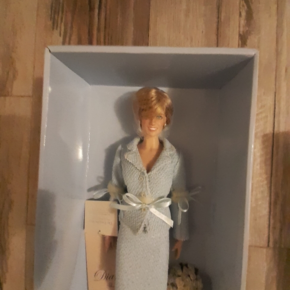 Princess Diana Porcelain Doll - Picture 2 of 10